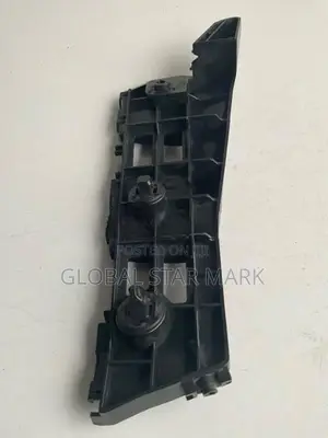 Prius ZVW30 Front Bumper Retainer