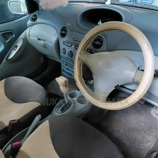 Toyota Vitz 2000