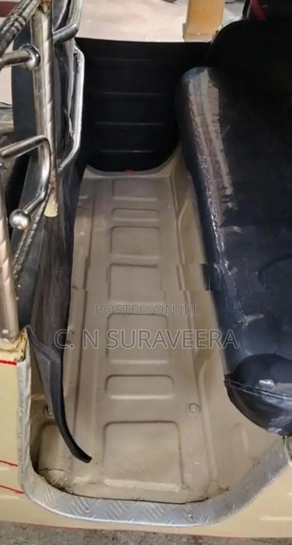 Bajaj RE 2004