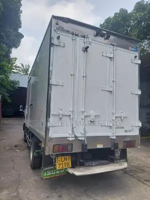 Isuzu NPR85AN 2010
