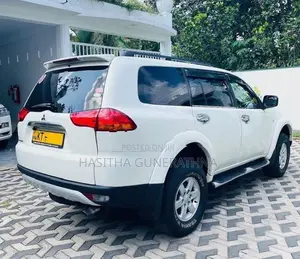Mitsubishi Montero 2012