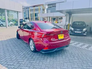 Lexus IS 300h 2016