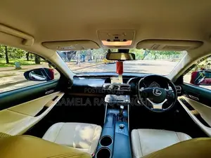 Lexus IS 300h 2016