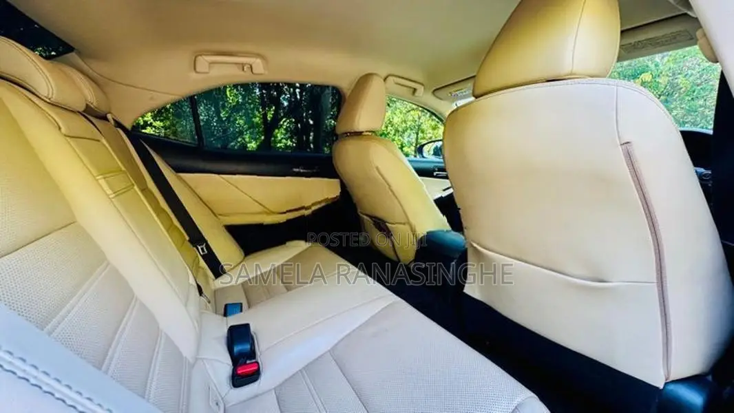 Lexus IS 300h 2016