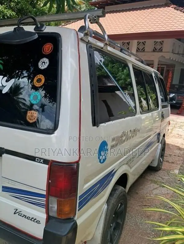 Nissan Vanette 1988