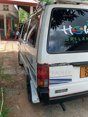 Nissan Vanette 1988