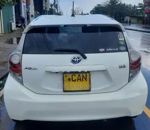 Toyota Aqua 2012