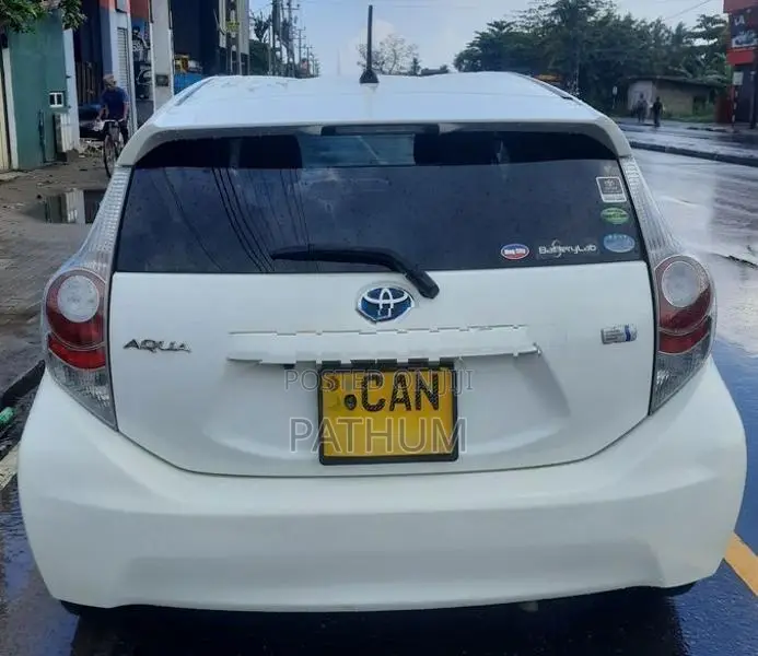 Toyota Aqua 2012
