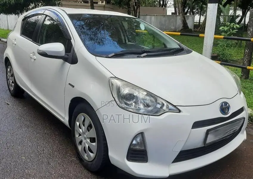Toyota Aqua 2012