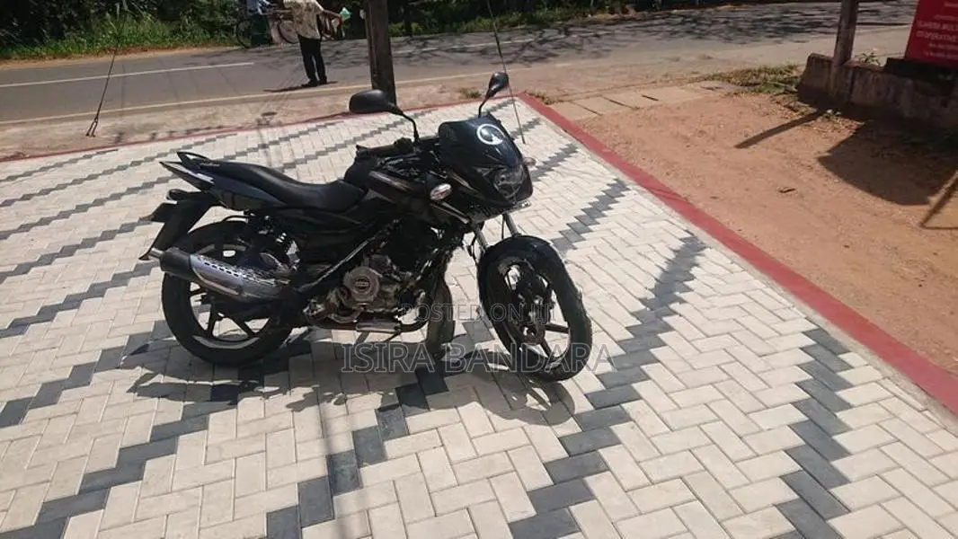 Bajaj Pulsar 150 2015