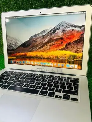 Apple Macbook Air Core i5 (2014)Laptop