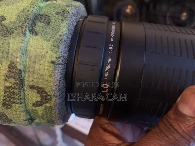 Canon 200-400 f5.6 DSLR Lens
