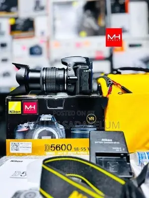 Nikon D5600 24.3MP DSLR Camera Full Set Box