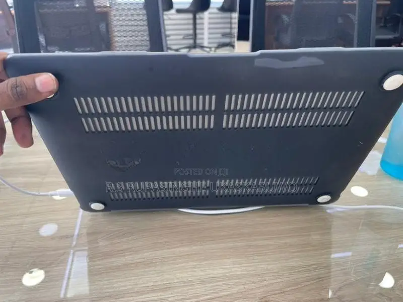 Apple MackBook Air M1 8GB RAM