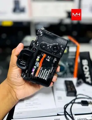 SONY A7 lll Mirrorless Camera Body Full Set 01Y Warranty