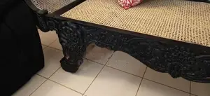 Ebony Sofa (කවිචිචිය)