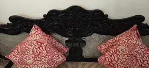 Ebony Sofa (කවිචිචිය)