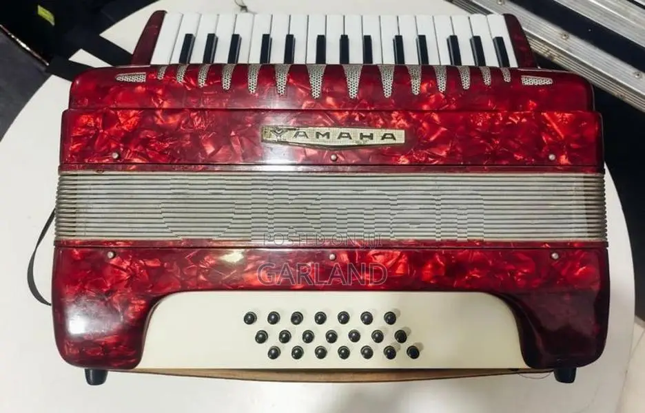 Yamaha 21 Bass Acoordion-Japan