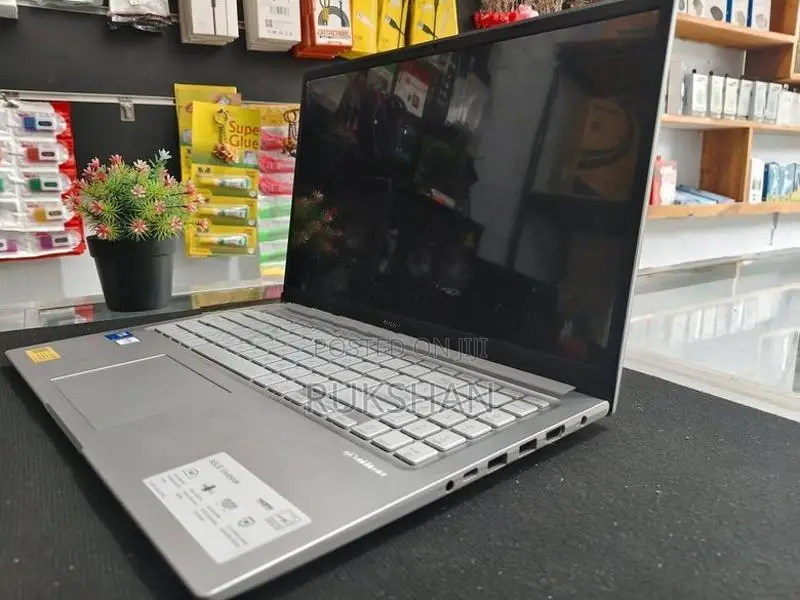 Asus Vivobook 15 X1504VAP-BQ5855W 8GB DDR5 512GB NVME