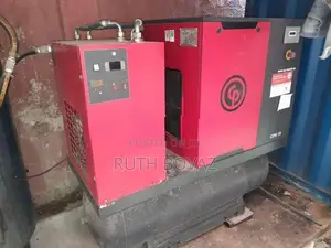 Air screw compressor with a additional tank