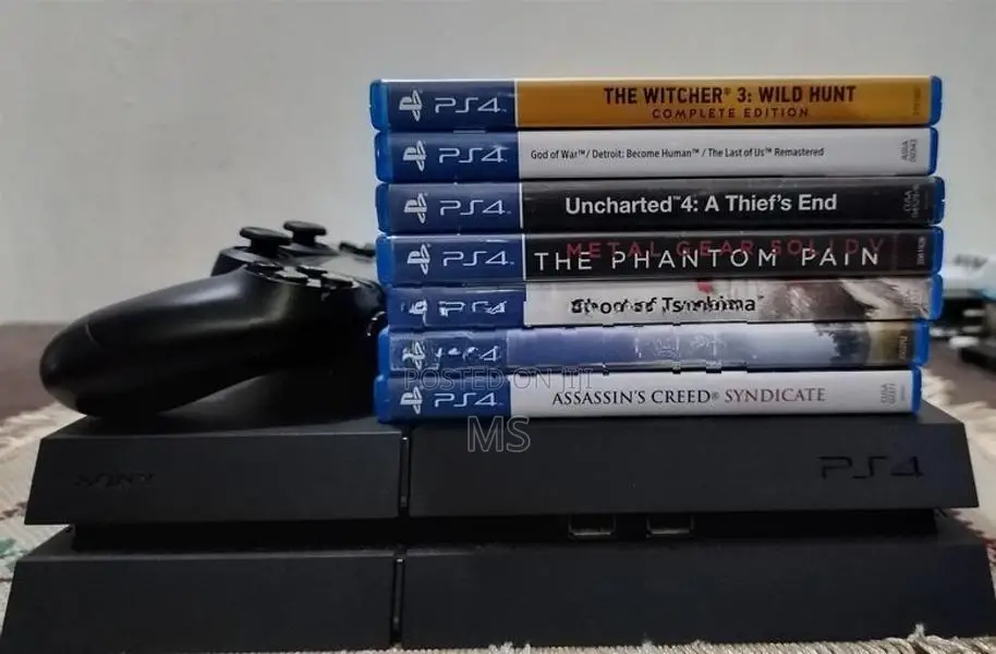 PS4 Game Console