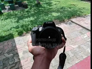 Canon 700D DSLR Camera
