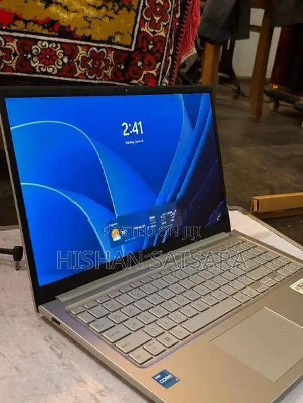 Asus VivoBook X1504VA | 13th Gen Intel i3 512GB SSD 8GB RAM