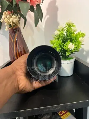 Sony FE 85mm f/1.8 Lens