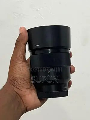 Sony FE 85mm f/1.8 Lens