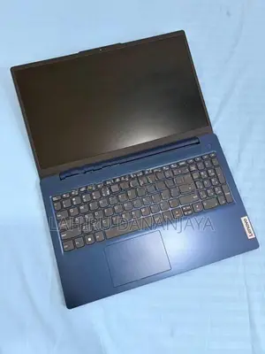 Lenovo IdeaPad Slim 3 15IRU8 – i3