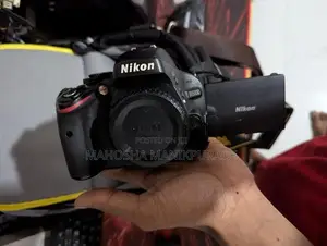 Nikon D5100 with Combo Set