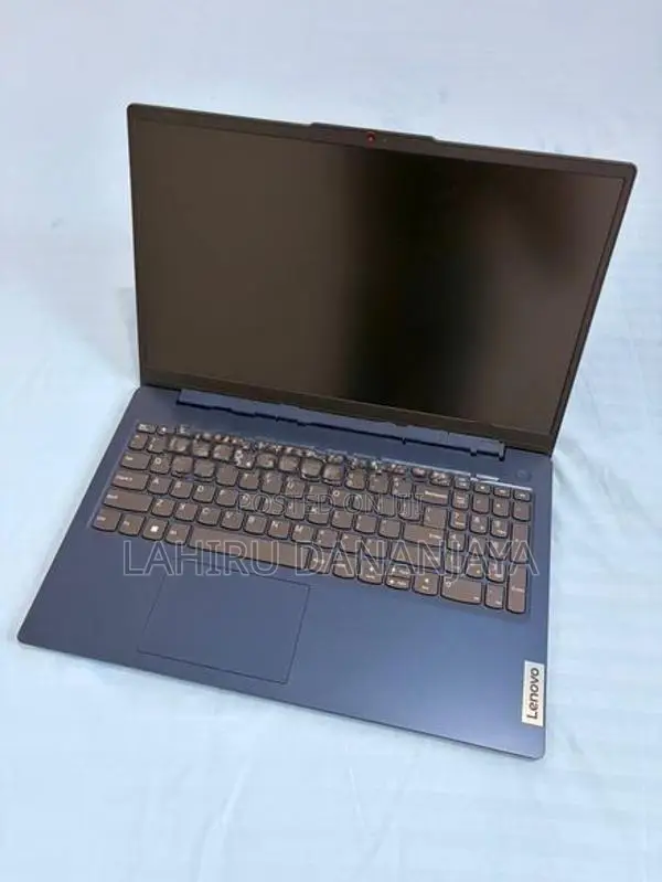 Lenovo IdeaPad Slim 3 15IRU8 – i3