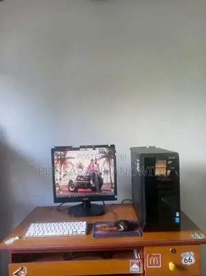Desktop PC 9” Philips Monitor