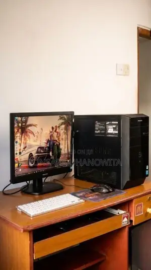 Desktop PC 9” Philips Monitor