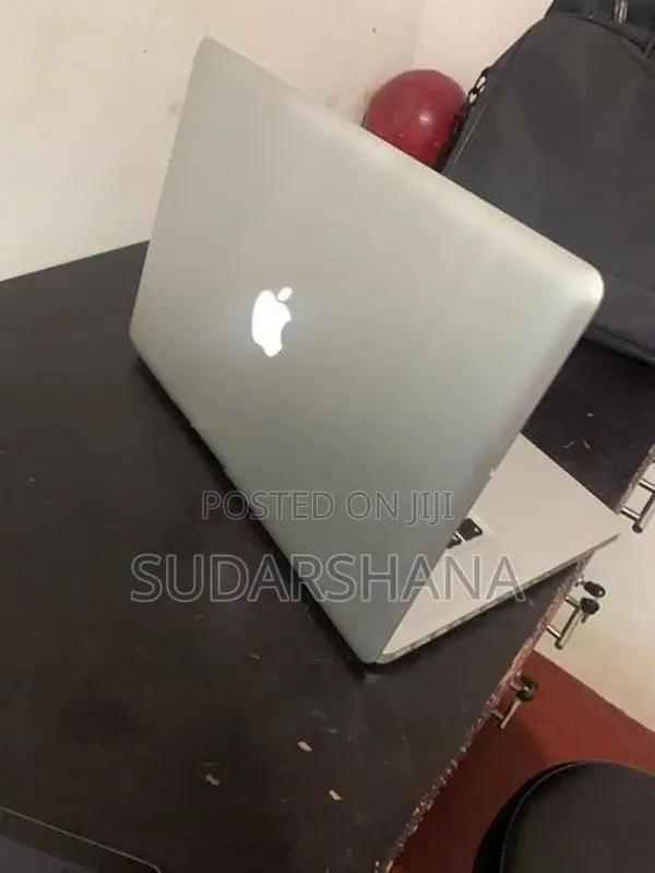 Apple MacBook