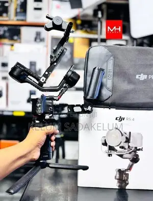 DJI RS 4 Gimbal Stabilizer Combo