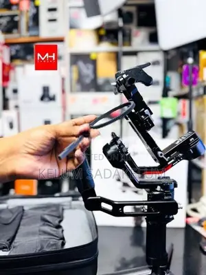 DJI RS 4 Gimbal Stabilizer Combo
