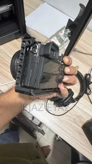 Sony Alpha 6400 With 16-50mm Lens