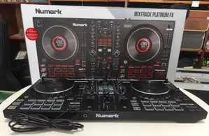 Numark Mixtrack Platinum FX DJ Controller-Japan