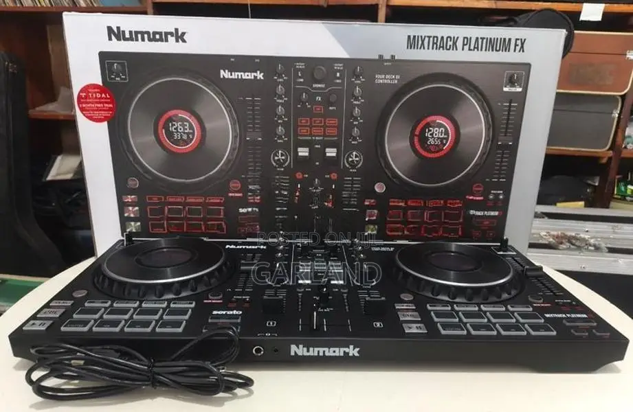 Numark Mixtrack Platinum FX DJ Controller-Japan