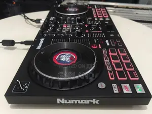 Numark Mixtrack Platinum FX DJ Controller-Japan