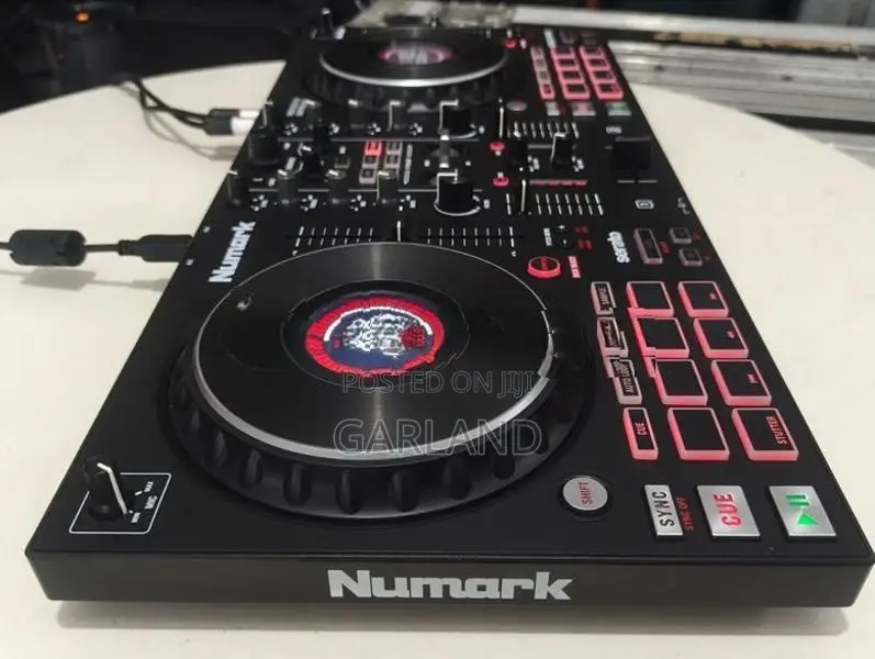 Numark Mixtrack Platinum FX DJ Controller-Japan