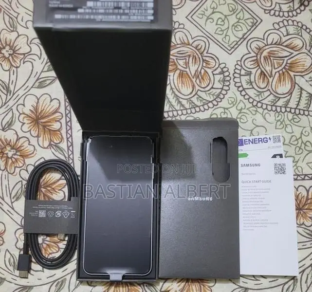 Samsung Galaxy S25 (Used)