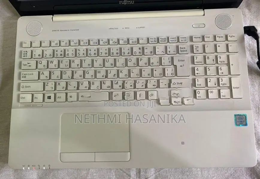 Fujitsu Lifebook AH77/Y