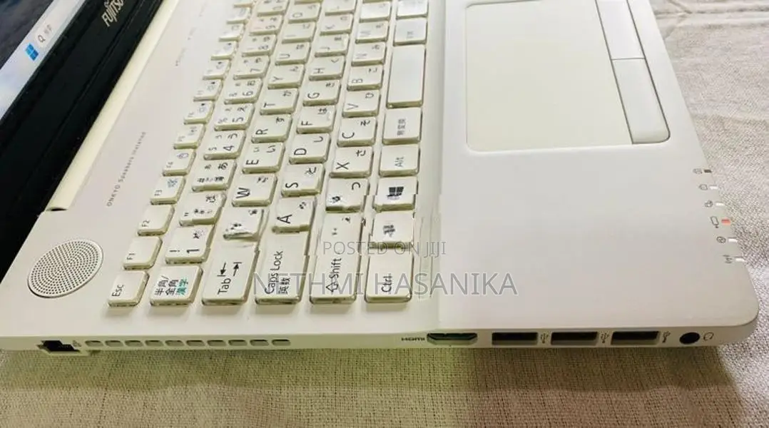 Fujitsu Lifebook AH77/Y