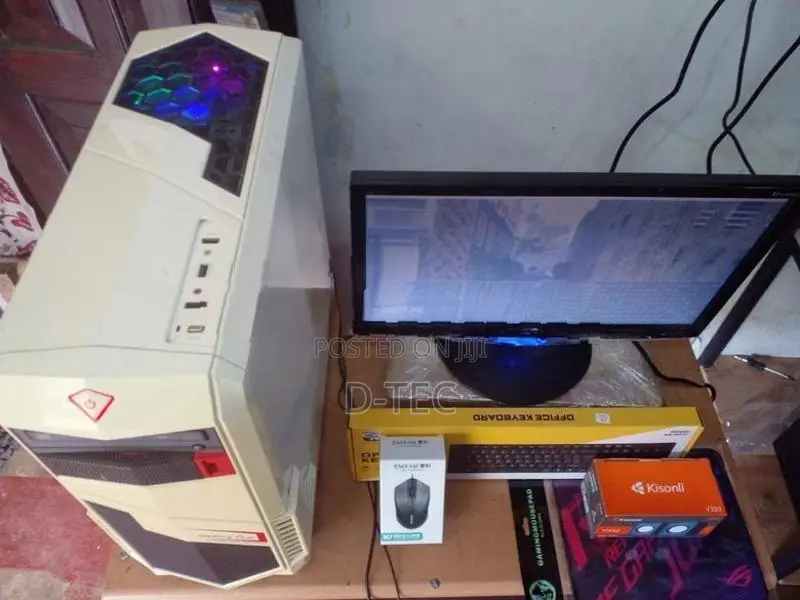 Core i5 3 rd 3470 3.30 Ghz / 19" Led Screen with Full Set