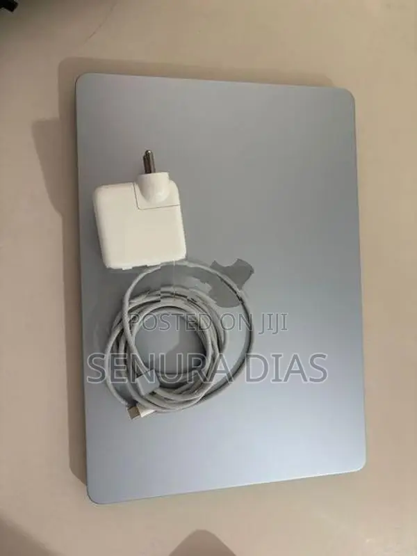 Apple MacBook Air M4 Chip 13 Inch 16GB / 256GB