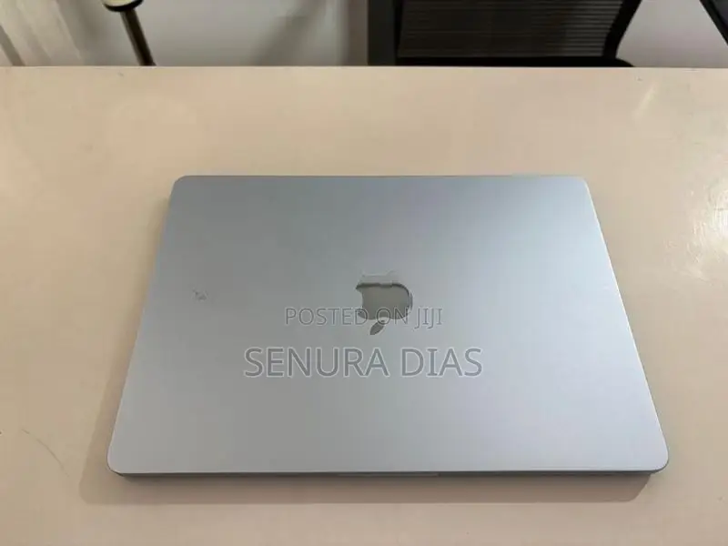 Apple MacBook Air M4 Chip 13 Inch 16GB / 256GB