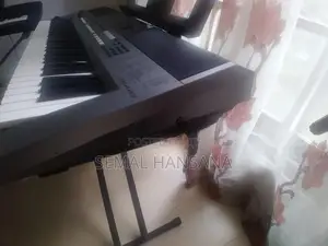 Yamaha PSR E443 Electric Organ Keyboard