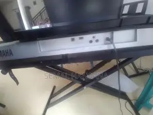 Yamaha PSR E443 Electric Organ Keyboard
